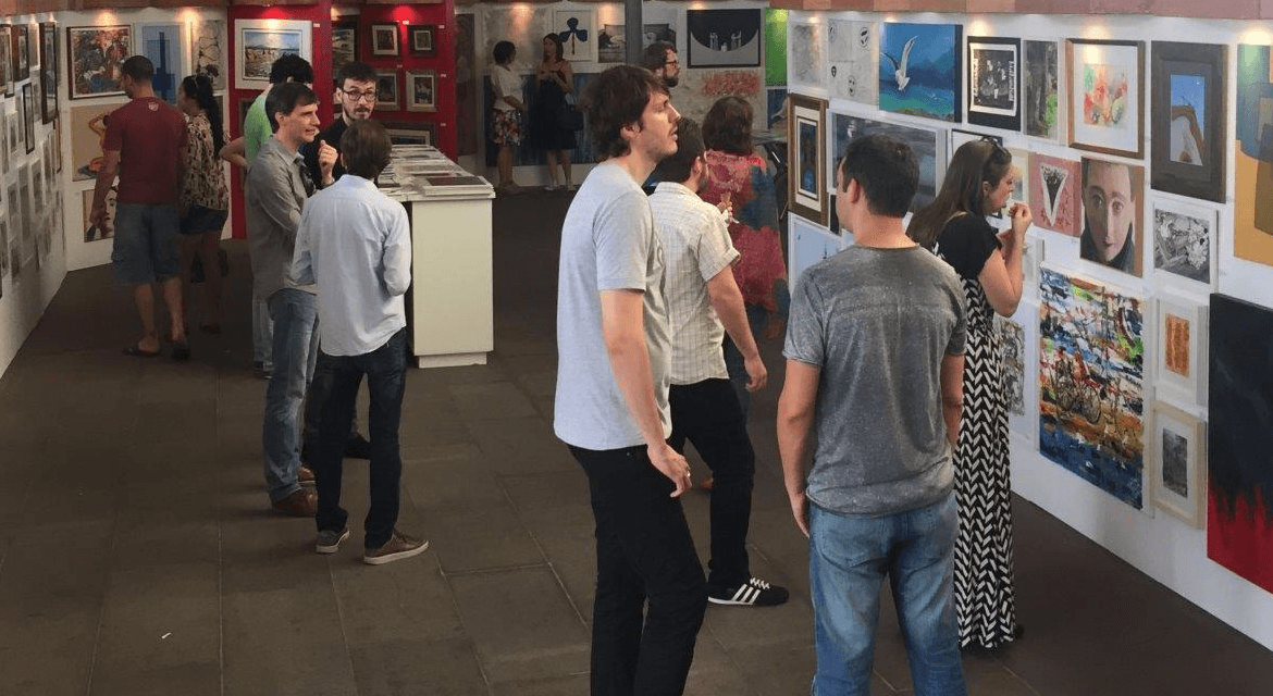 FEIRA DE ARTES VISUAIS REÚNE CERCA DE 2 MIL VISITANTES NO PASSEIO PEDRA BRANCA FEIRA DE ARTES VISUAIS REÚNE CERCA DE 2 MIL VISITANTES NO PASSEIO PEDRA BRANCA