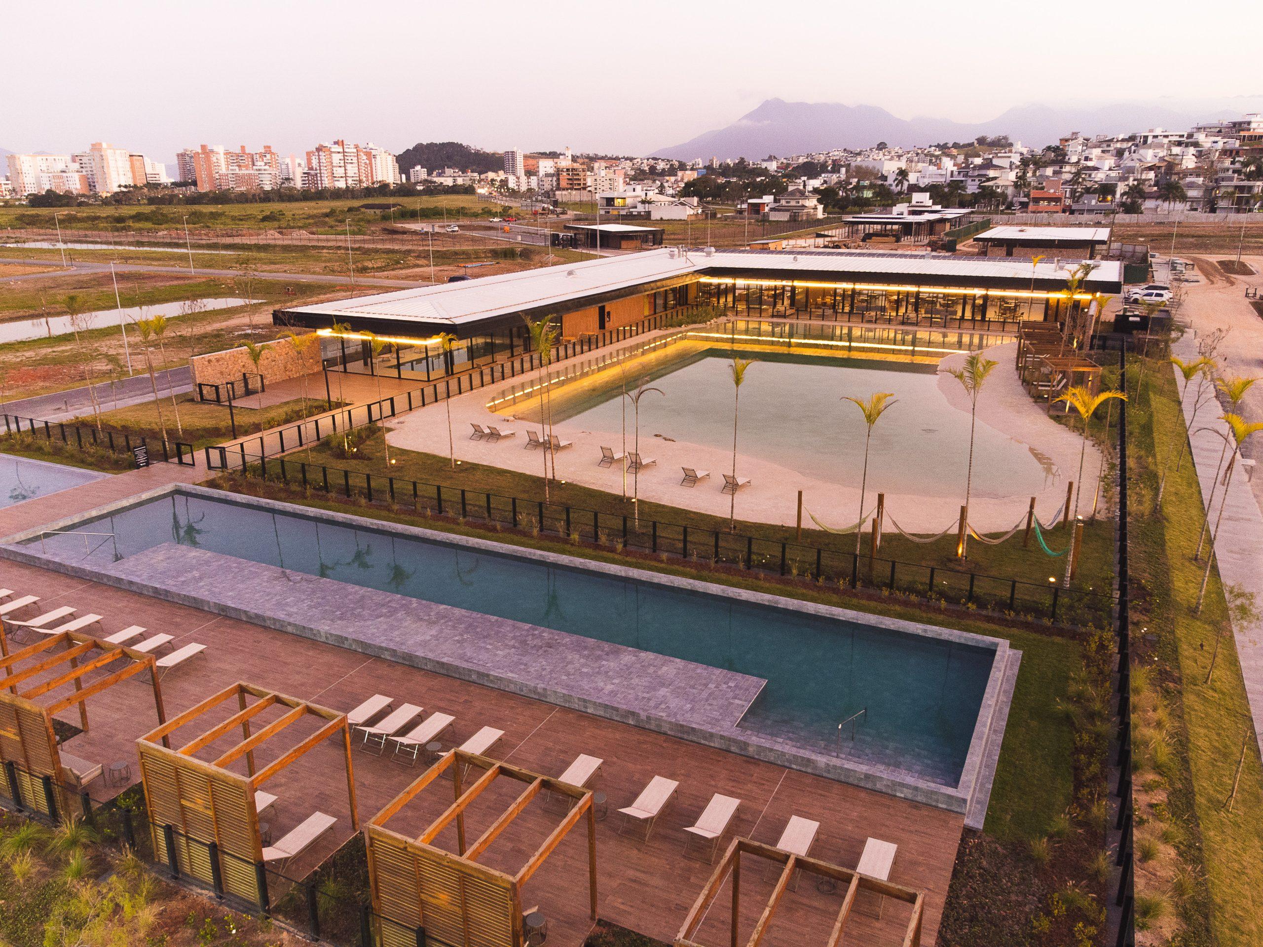 Pedra Branca conclui residencial inédito em Santa Catarina, com praia e lagos artificiais Pedra Branca conclui residencial inédito em Santa Catarina, com praia e lagos artificiais